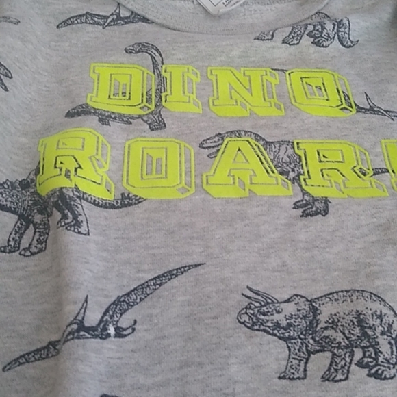 3/$15 👍 Gap toddler boy's long sleeved sweat shirt with dinosaur design - Picture 2 of 3